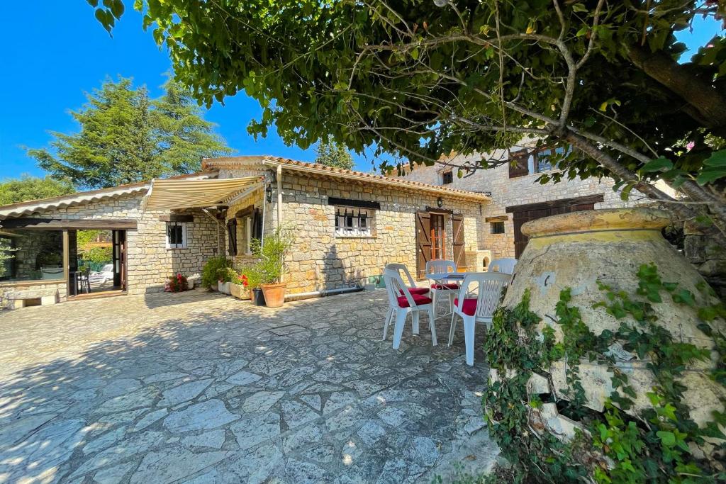 Maison de vacances Mas provencal de charme - 6 personnes - proche de Grasse 60B chemin des pins 06530 Peymeinade