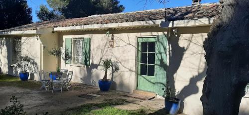 Mazet authentique à Nîmes sur 2500 m2 dans un écrin de verdure