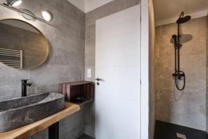 Melina - jacuzzi - maison avec cour climatisée proche cité médiéval