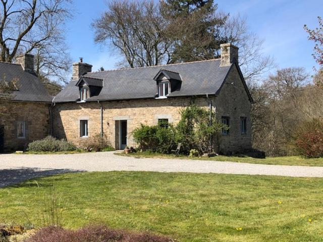 Maison de vacances merveilleux cottage dans parc de 7,5 hectares Manoir de Botcol 22480 Saint-Nicolas-du-Pélem