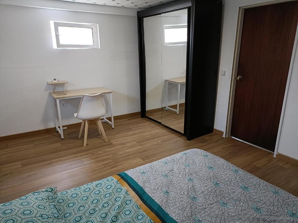 Maison de vacances Mettez vous au vert près du château de Vaux le Vicomte en sous sol semi enterré 106 Chemin du Fief de Mons 77950 Maincy