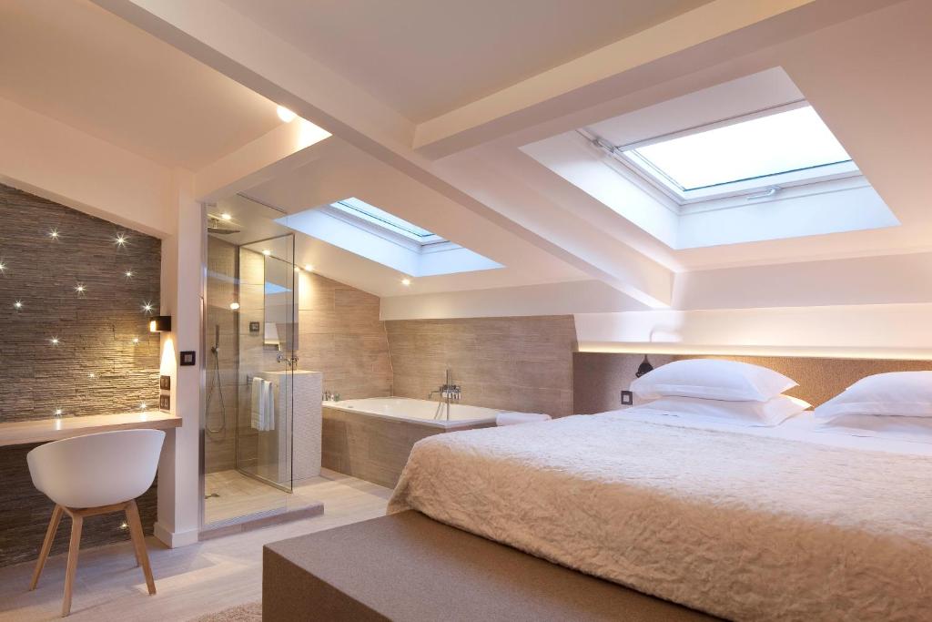 Mini villa avec piscine collective dans résidence. 20221 Cervione