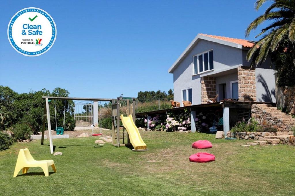 Mira Guincho house with sea view and garden, Cascais Rua Mira Guincho 138, 2755-177 Alcabideche