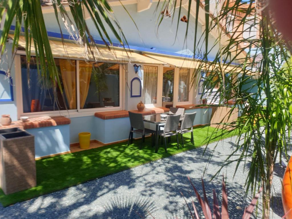 Mobil-home climatisé au cœur du vignoble à quelques mètres de la mer