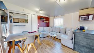 Mobil home domaine avec piscine proche mer