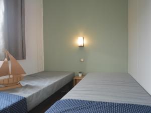 Mobil-Home Jullouville, 4 pièces, 6 personnes - FR-1-361A-29