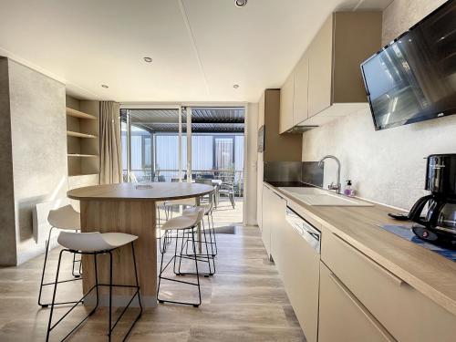 Mobil-Home Jullouville, 4 pièces, 6 personnes - FR-1-361A-52