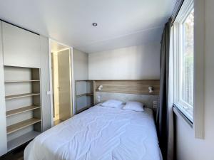 Mobil-Home Jullouville, 4 pièces, 6 personnes - FR-1-361A-52