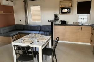 Mobil-Home OuiReves 74 face à la Méditerranée