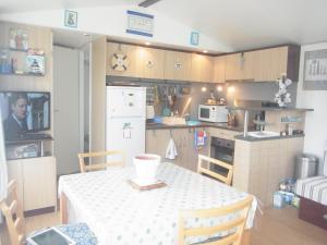 Maison de vacances Mobil-Home Plouhinec Morbihan, 3 pièces, 4 personnes - FR-1-397-57 La Lande de Saint Cornely 56680 Plouhinec Bretagne