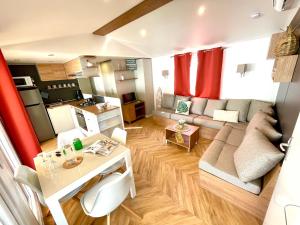 Mobil-home tout beau tout neuf, camping 4*, plage à pied !