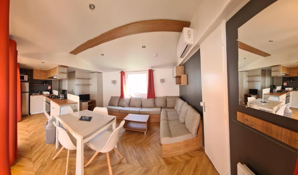 Mobile home 68739 TyBreizh Holidays at Mar Estang 4 star Voie des Flamants Roses, 66140 Canet-en-Roussillon