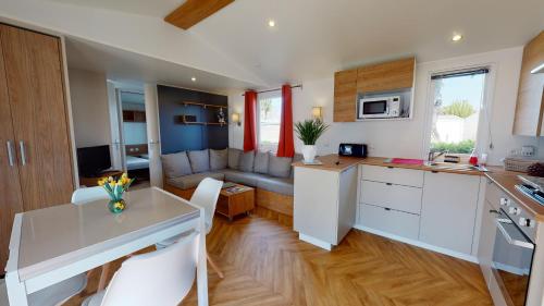 Mobile home avec piscine - 300 m plages