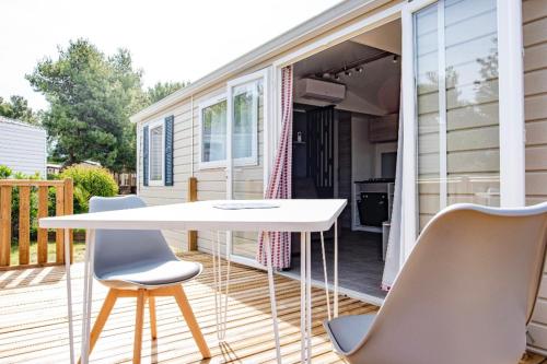 Mobile Home OuiReves 488 facing the Mediterranean