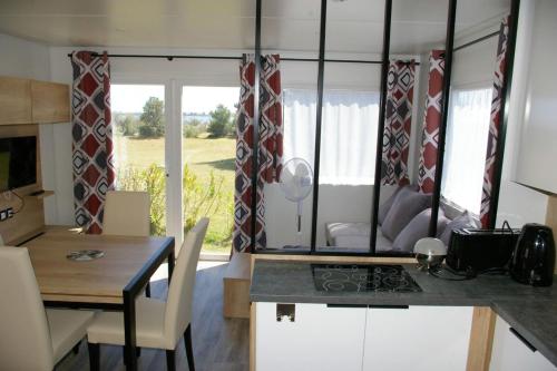 Mobile Home OuiReves 560 facing the Mediterranean