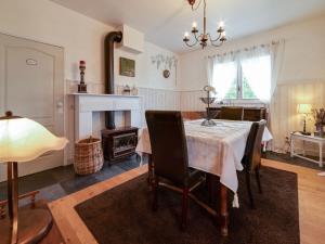 Modern bungalow in Midi Pyrenees with swimming pool