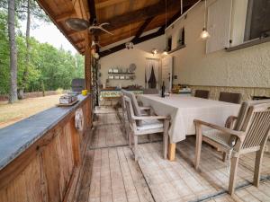 Modern bungalow in Midi Pyrenees with swimming pool