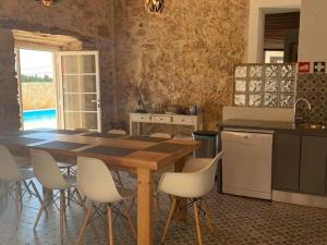 Modern holiday home in Alvorinha with private pool