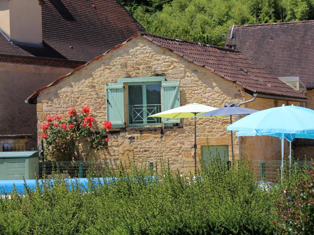 Maison de vacances Modern Holiday Home in Aquitaine with Swimming Pool  24200 Prats-de-Carlux