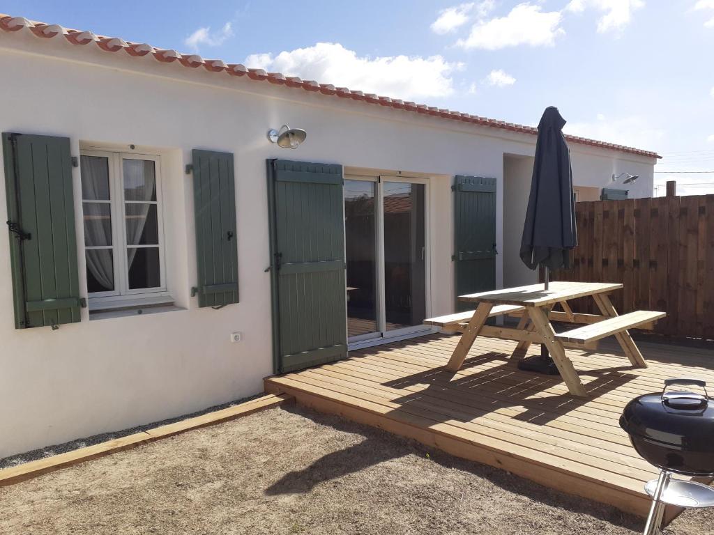 Modern Holiday Home In Denneville with Garden 50580 Denneville