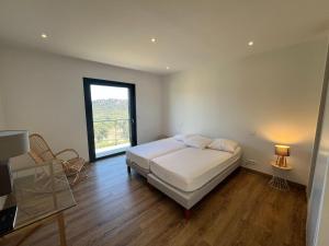 Modern holiday home in Monticello with private pool