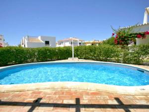 Maison de vacances Modern Holiday Home in Quarteira with Swimming Pool  8125-507 Quarteira Algarve