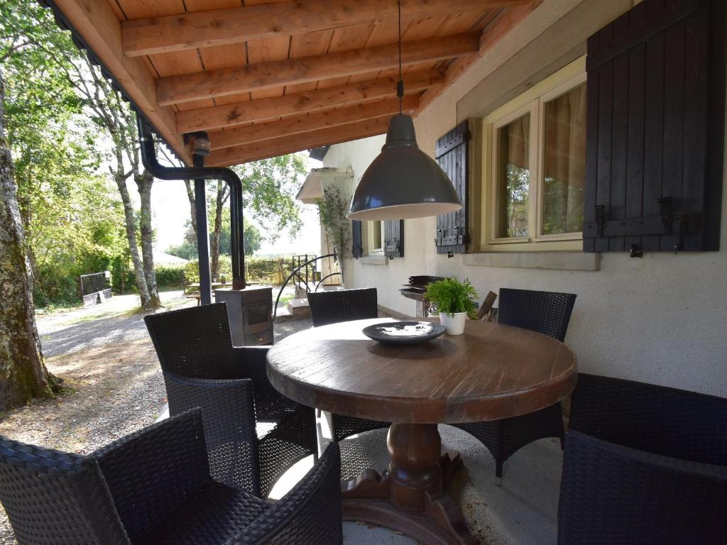 Maison de vacances Modern holiday home in the heart of France for up to 10 people  58360 Saint-Honoré-les-Bains