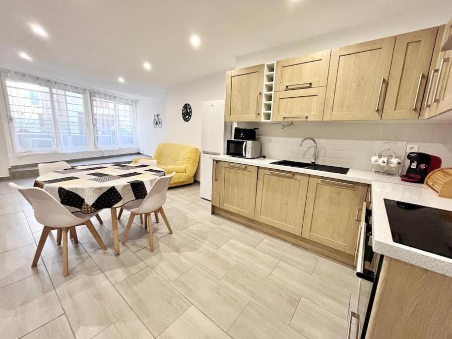 Modern Holiday Home in Vault de Lugny with Meadow View 89200 Vault-de-Lugny