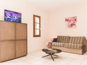 Modern holiday home with dishwasher, in natural region