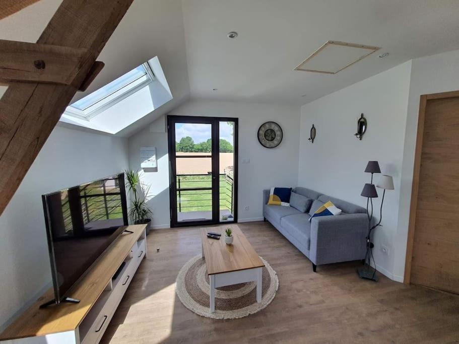 Modern holiday home with large child friendly garden near the beach