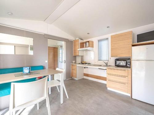 Modern mobile home in Paleyrac with shared pool