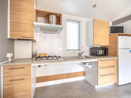 Modern mobile home in Paleyrac with shared pool