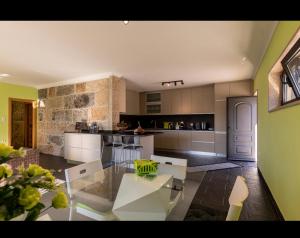 Maison de vacances Modern Three Bedroom House Rua João Batista de Sousa 4590-260 Figueiró Région Nord