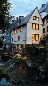 Maison de vacances Monschau-Auszeit: Historisch wohnen direkt am Bach Holzmarkt 20 52156 Montjoie Rhénanie du Nord - Westphalie