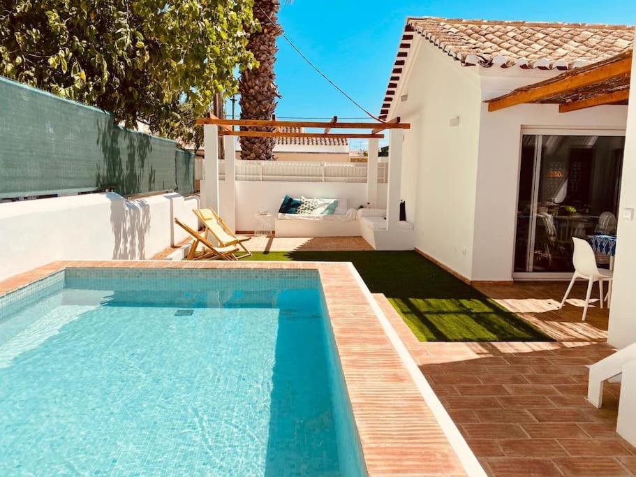 Maison de vacances Moradia - 4 quartos com Piscina em Santa Luzia 16 Rua dos Pescadores 8800-538 Santa Luzia