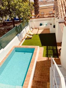 Moradia - 4 quartos com Piscina em Santa Luzia