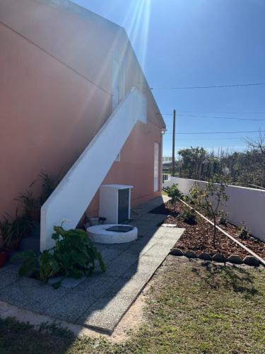 Moradia alegre no centro da Vila da Tocha.