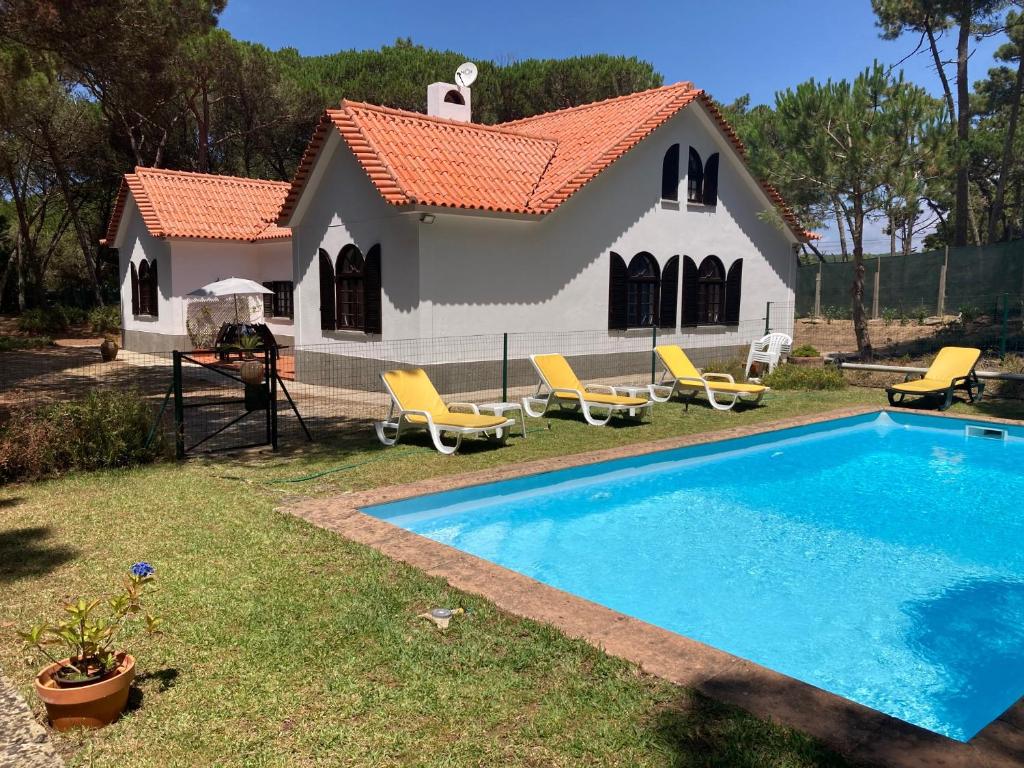 Maison de vacances Moradia no Pinhal com Piscina - Espaço e Privacidade para as suas Férias! Rua dos Navegantes, n39 2705-162 Sintra