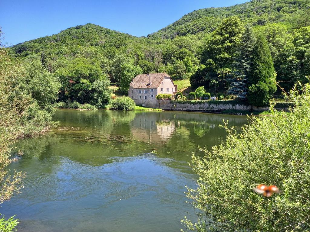 Maison de vacances moulin de la chevanne la chevanne. Le moulin 25360 champlive 25360 Laissey