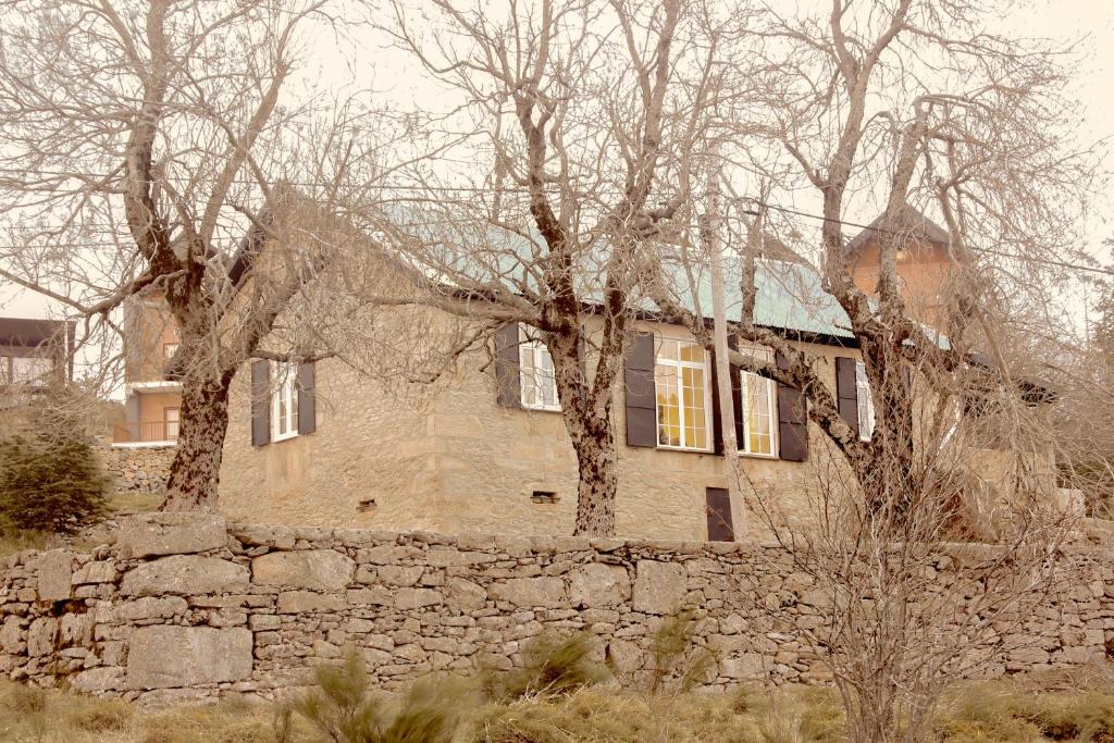 Maison de vacances Mountain House/ Serra da Estrela Em frente à Capela de Penhas da Saude. Próximo do Hotel Luna 6200-142 Penhas da Saúde