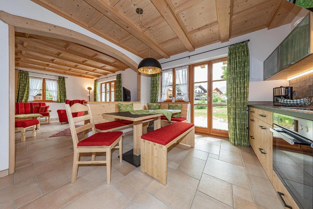 Maison de vacances Neuerbaute Ferienhaushälfte 4erspitzblick Isarauenstraße 6 82481 Mittenwald