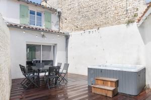 New le Patio, maison de village proche du marché