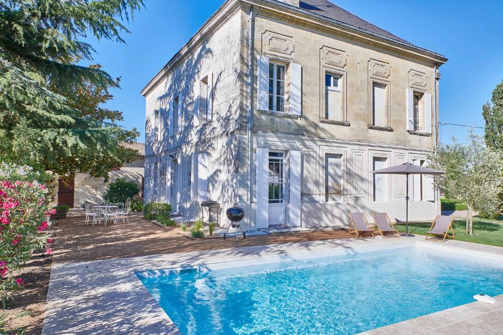 Maison de vacances New: Luxurious Wine Estate Saint-Emilion Grand Cru with private swimming pool 2 Le Bourg 33330 Saint-Hippolyte