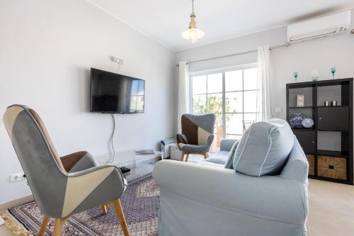 Newly renovated 2 bedroom townhouse - close to Salema Beach