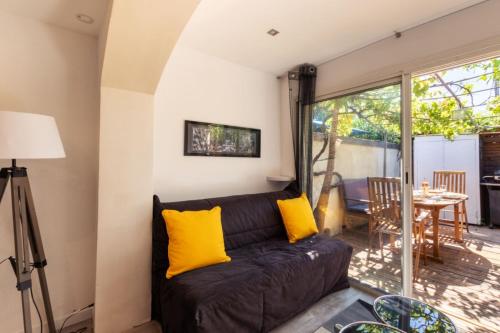 Nice 35 M With Terrace And Shared Pool