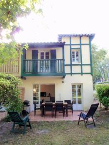 Nice 55m in residence with pool and garden !