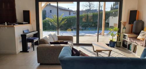 Nice and peaceful 170m with pool and garden