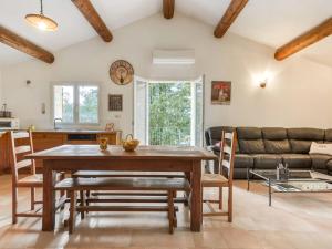 Nice appartment in Malauc ne with Private Swimming Pool