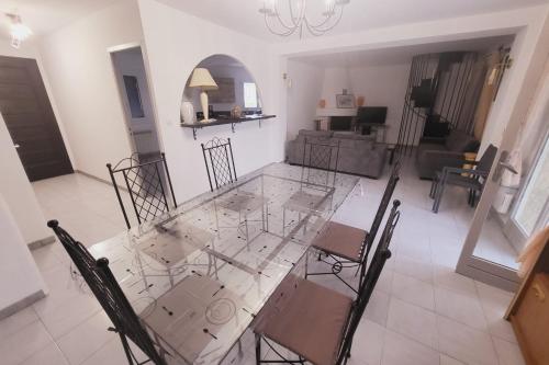 NICE FAMILY HOME with GARDEN and POOL