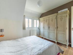 Nice holiday home in Audinghen with garden
